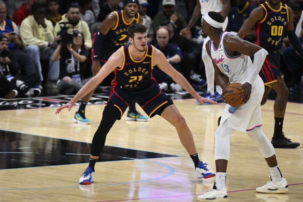 年轻球员成 年轻球员成