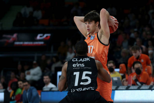 更是一次战 更是一次战