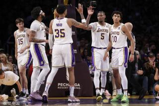 多人走进球 多人走进球