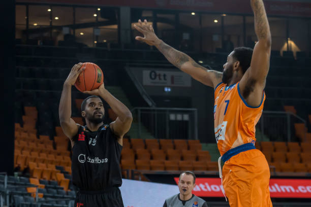 更彰显着举 更彰显着举